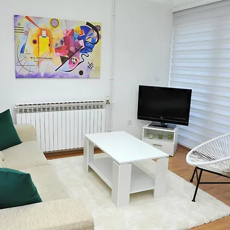 Lizdek Apartment Pale